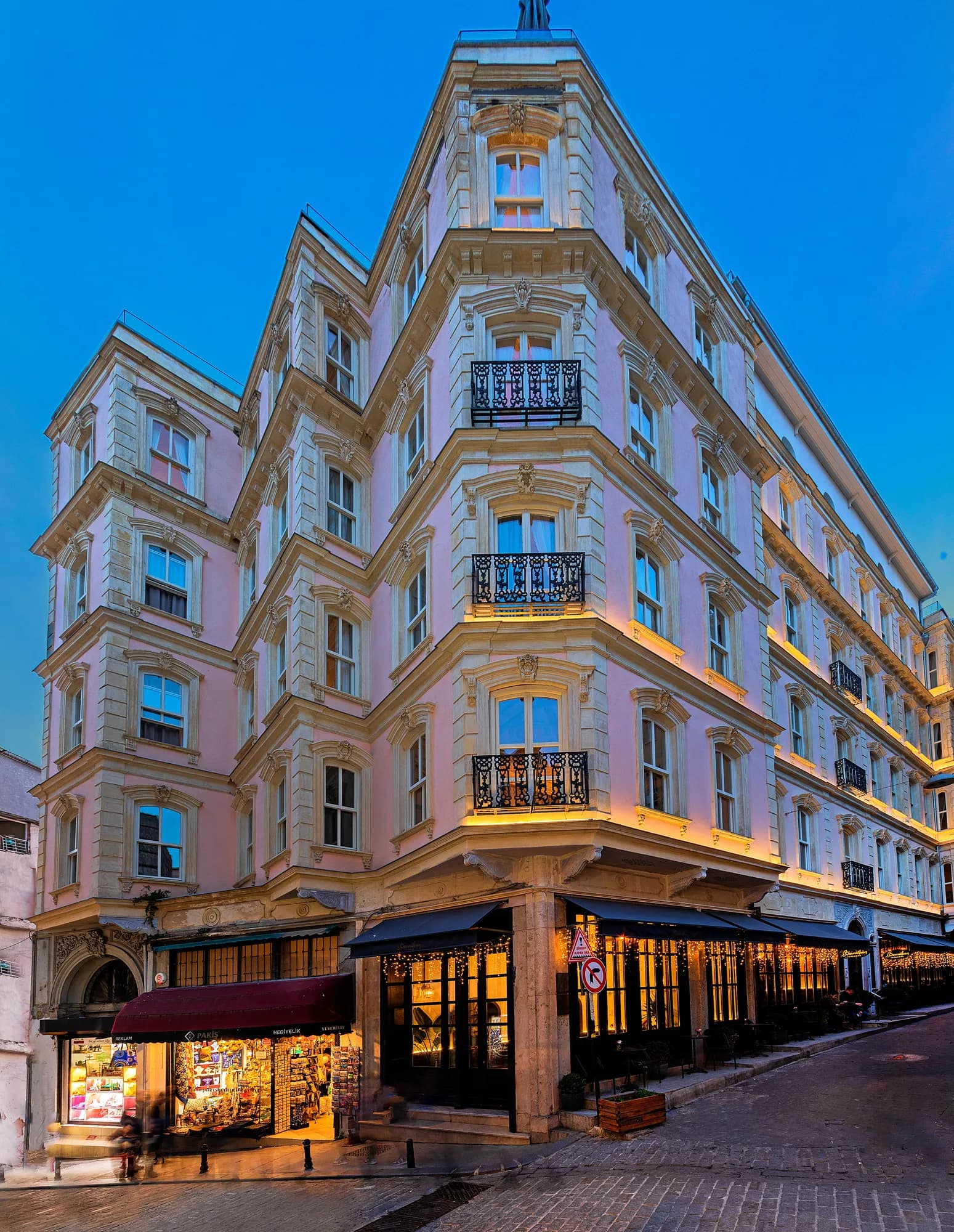 Meroddi Barnathan Hotel