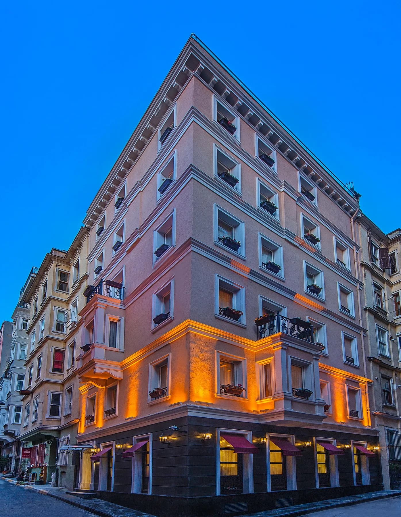 Meroddi Pera Flats