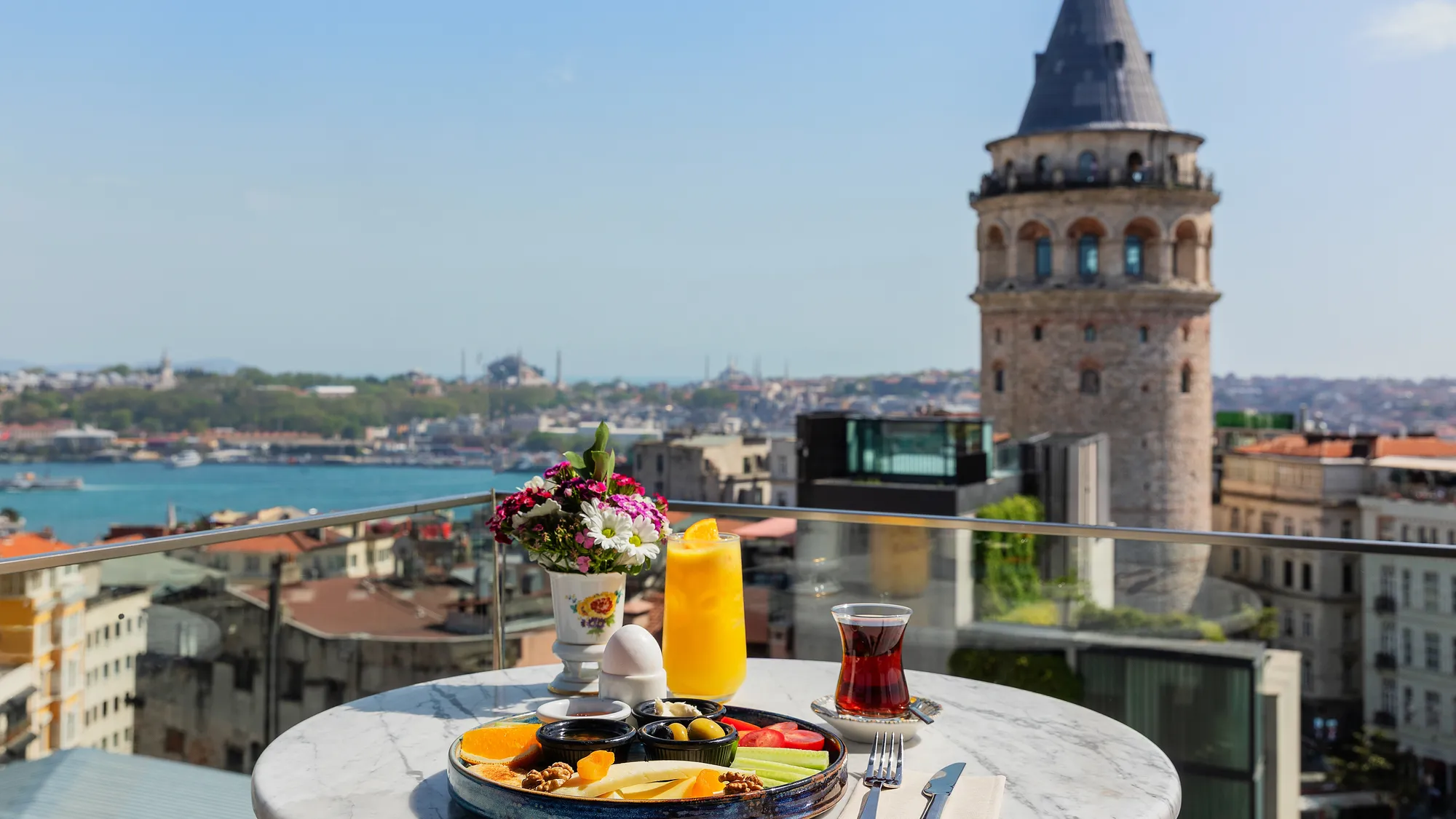 A La Carte Kahvaltı | Galata, Haliç & Boğaz Manzarasında