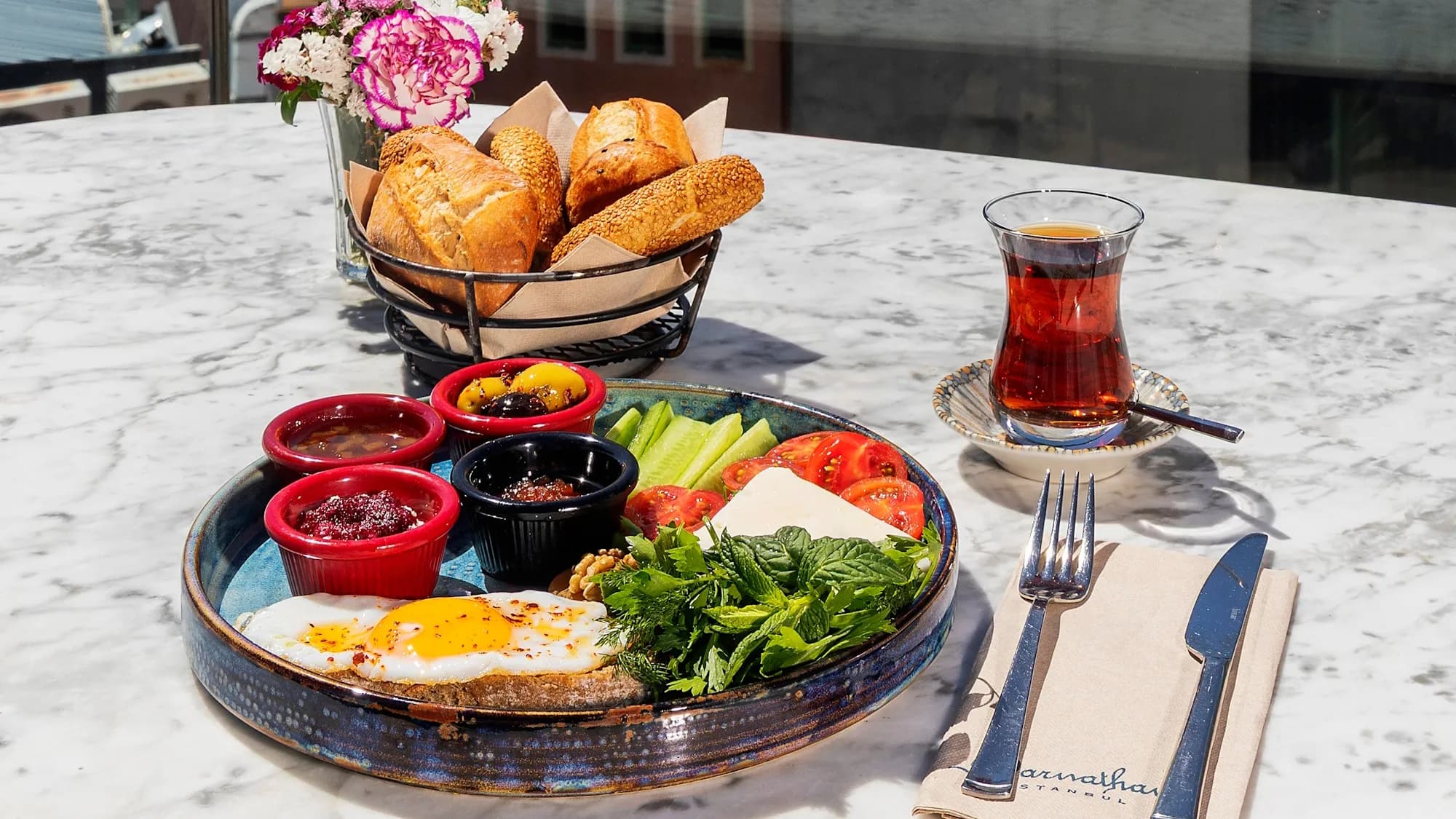 A La Carte Kahvaltı | Galata, Haliç & Boğaz Manzarasında