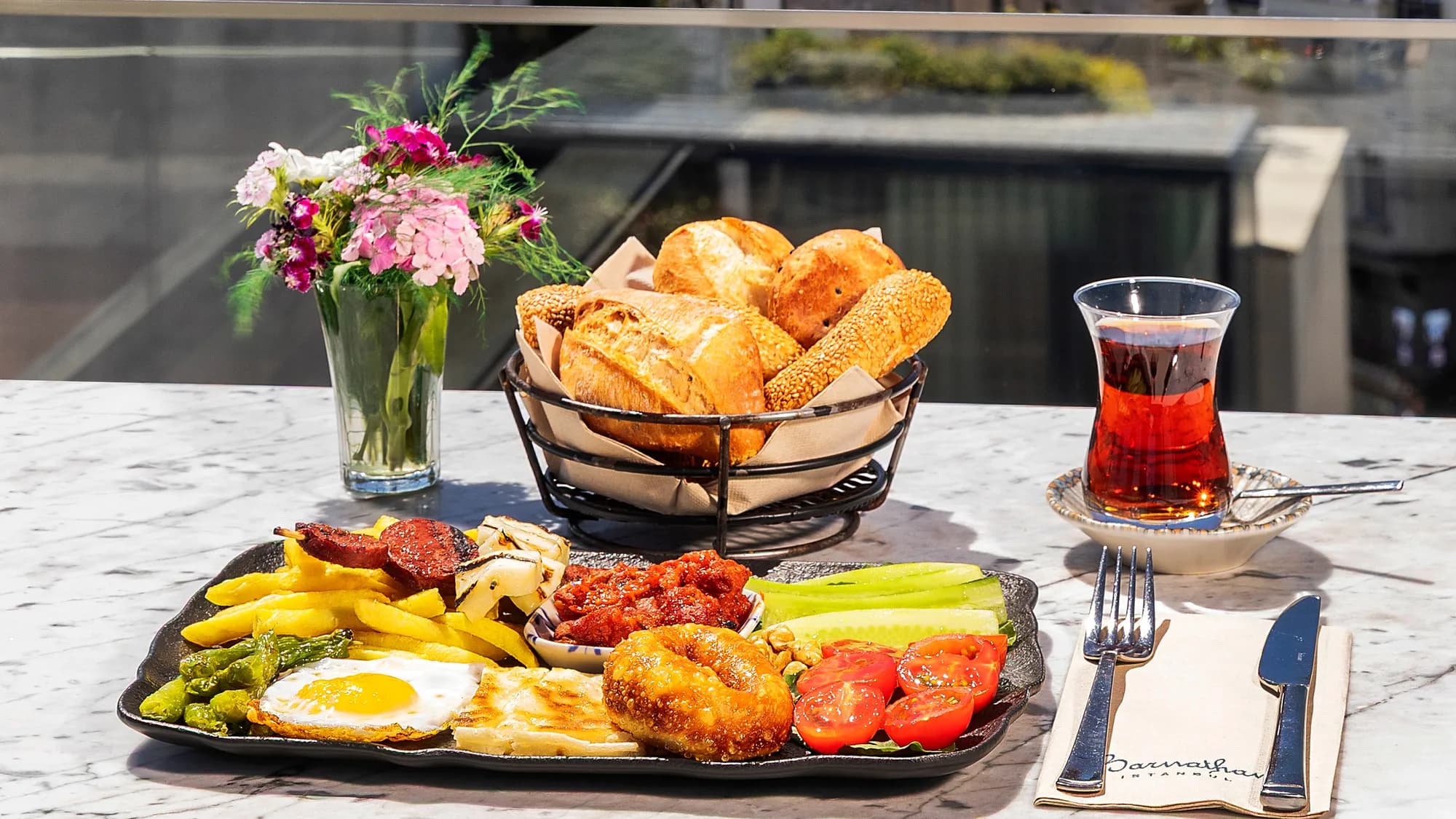 A La Carte Kahvaltı | Galata, Haliç & Boğaz Manzarasında