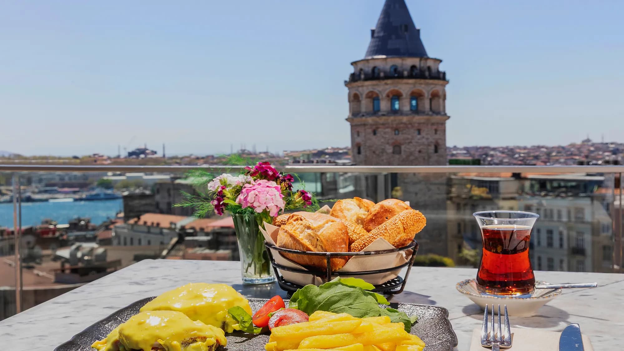A La Carte Kahvaltı | Galata, Haliç & Boğaz Manzarasında