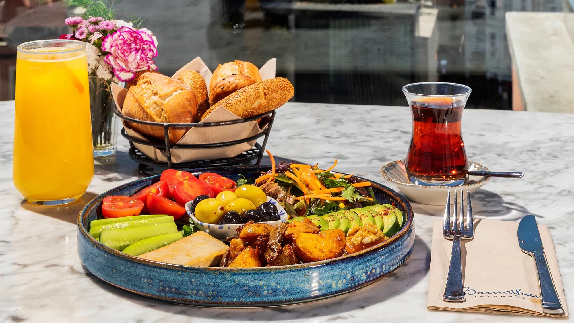 A La Carte Kahvaltı | Galata, Haliç & Boğaz Manzarasında