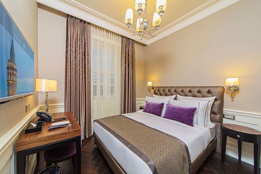 Deluxe Queen Room