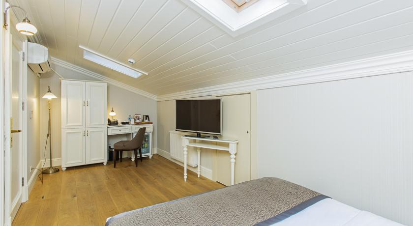 Meroddi Galata Mansion