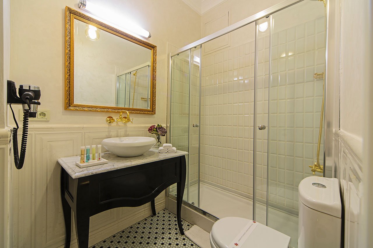 Meroddi Galata Mansion