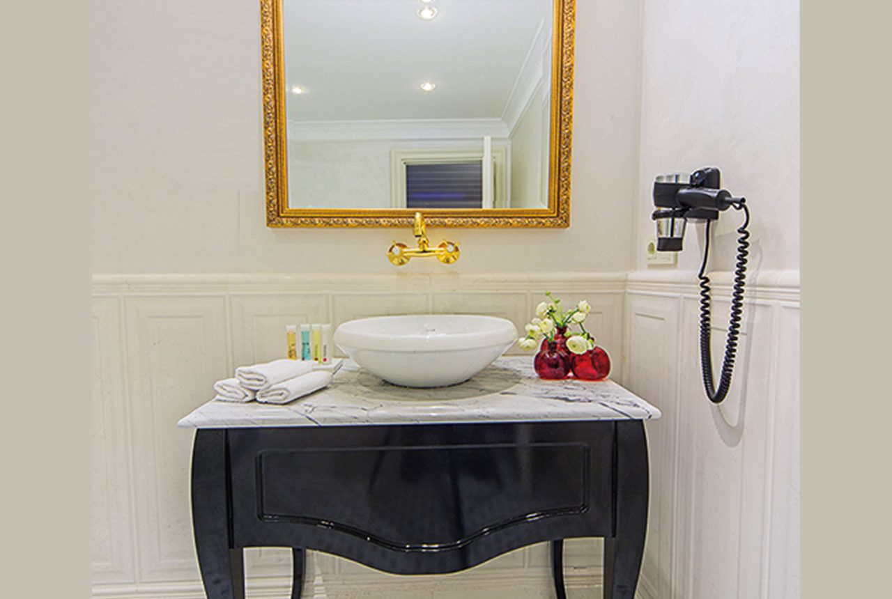 Meroddi Galata Mansion